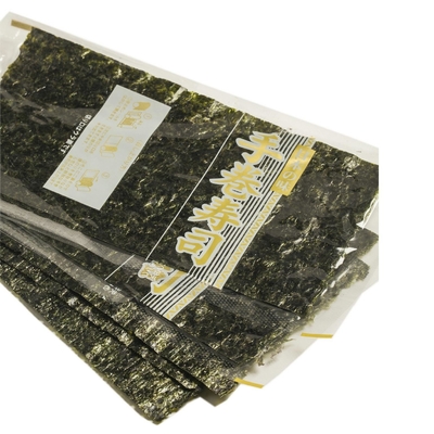 Ordnen Sie einen knusperigen gebratenen Yaki, den Nori Seaweed 50 Handrollen bedeckt
